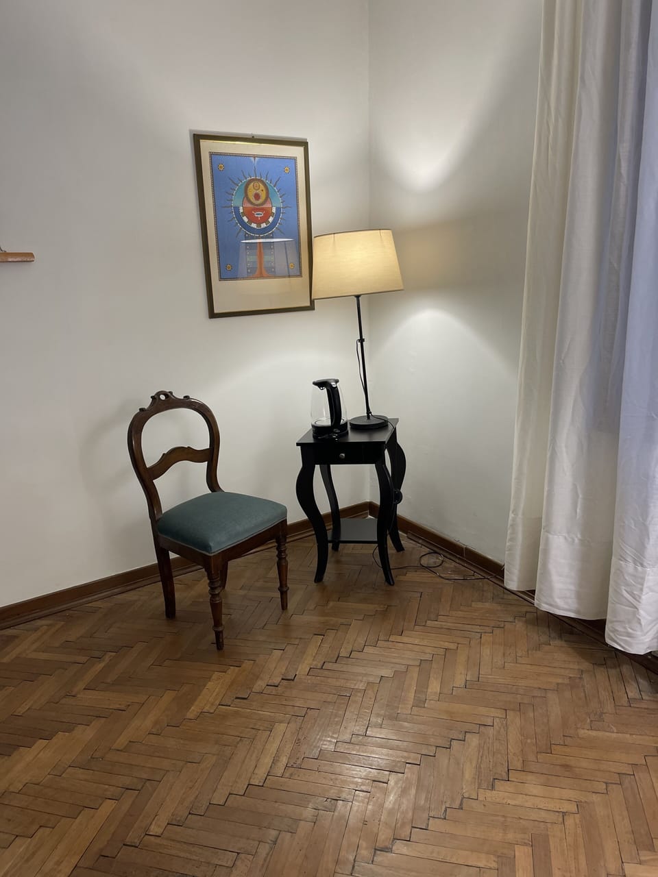 Design Room | Desk, soundproofing, free WiFi