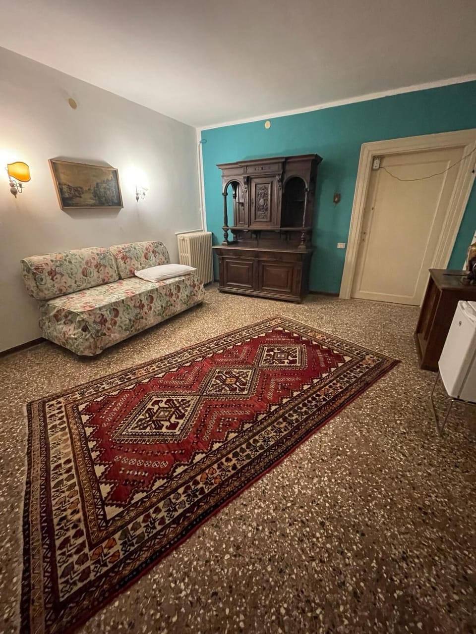 Honeymoon Suite | Living area