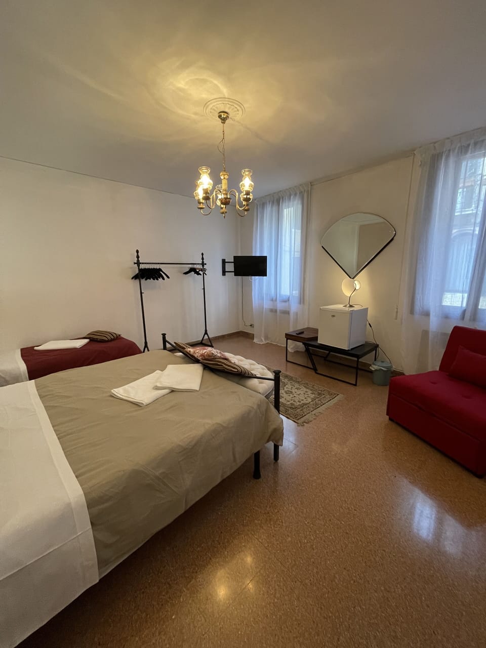 Exclusive Room | Desk, soundproofing, free WiFi
