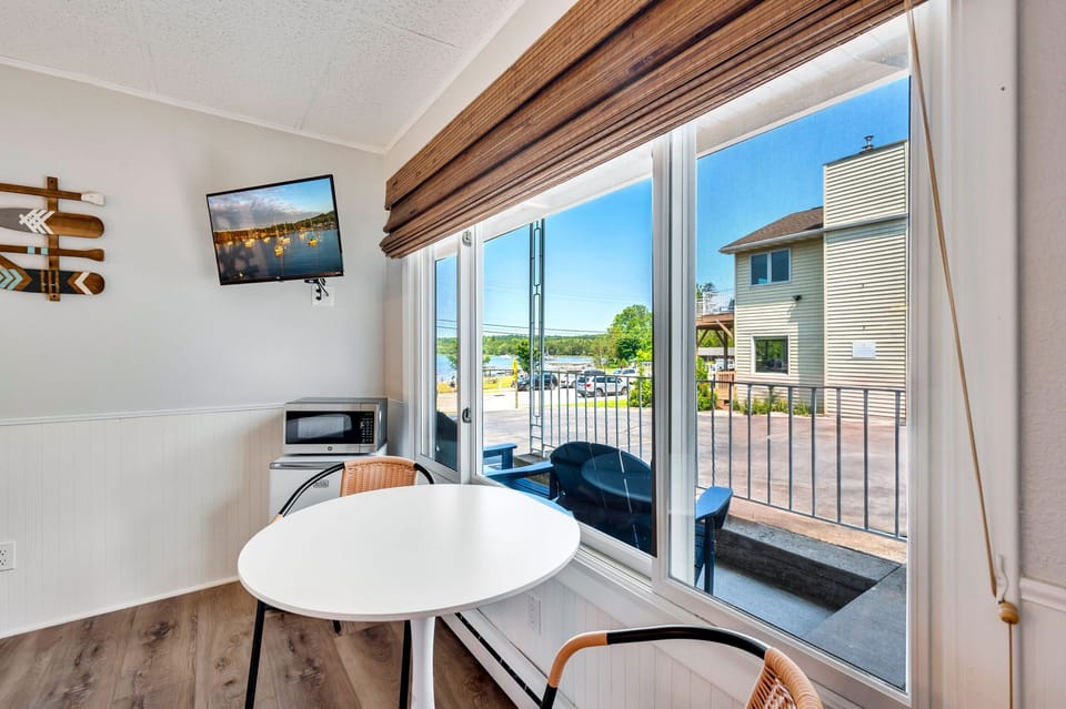 Standard Room, Partial Lake View | Free WiFi, bed sheets