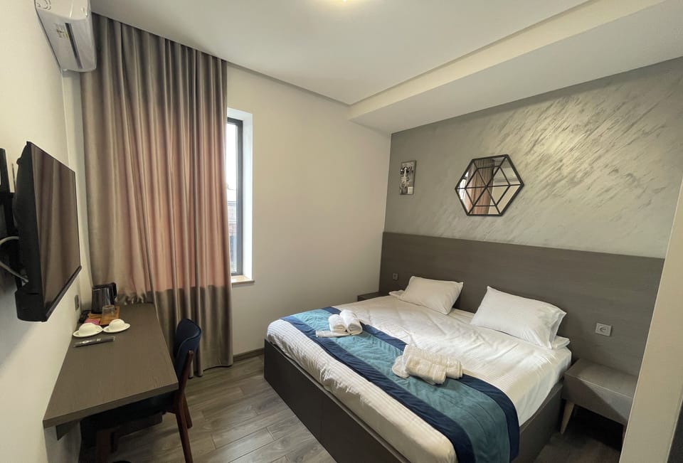 Deluxe Double or Twin Room | Desk, laptop workspace, soundproofing, free WiFi