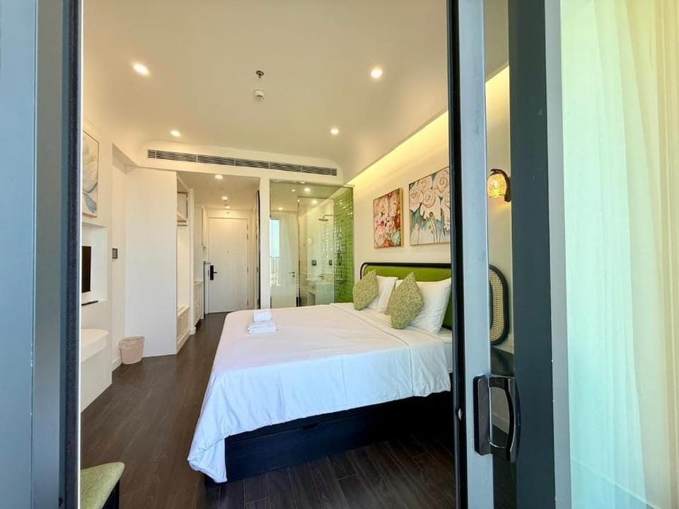 Family Studio Suite | Premium bedding, pillowtop beds, minibar, desk