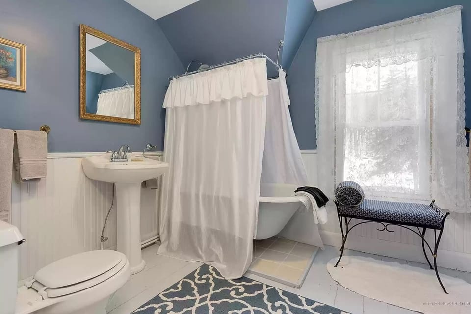 Harrison Suite | Bathroom | Separate tub and shower, jetted tub, free toiletries, hair dryer