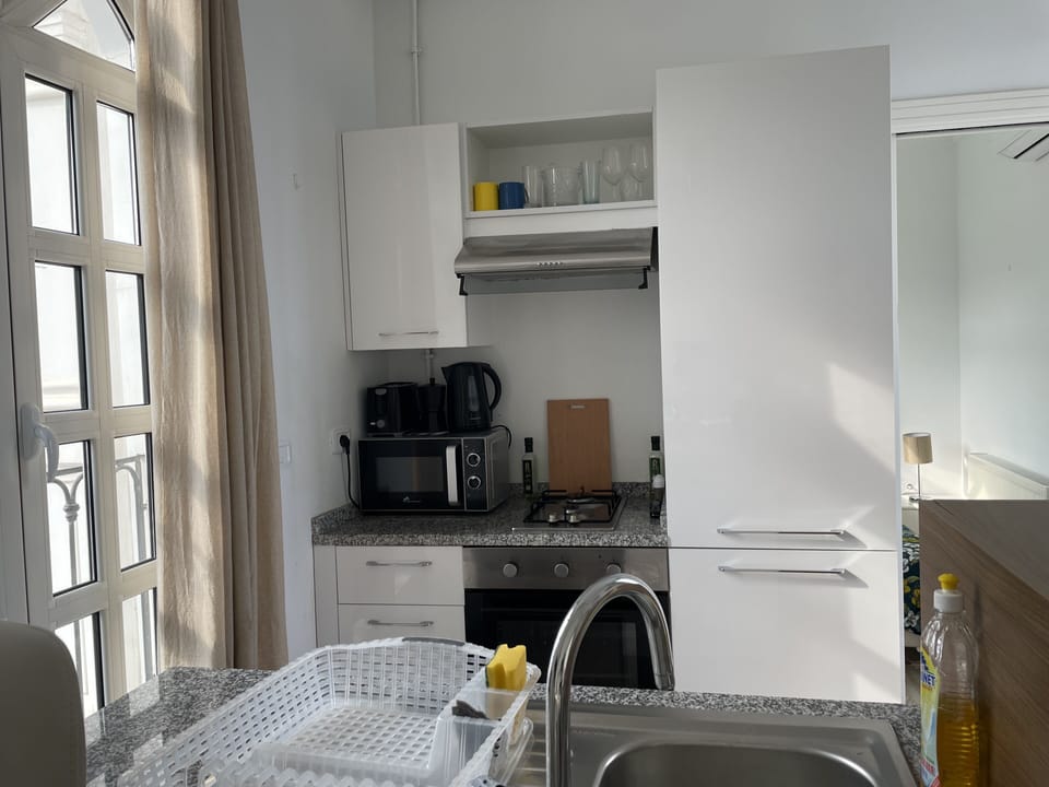 Comfort Apartment | Private kitchen | Fridge, microwave, oven, electric kettle