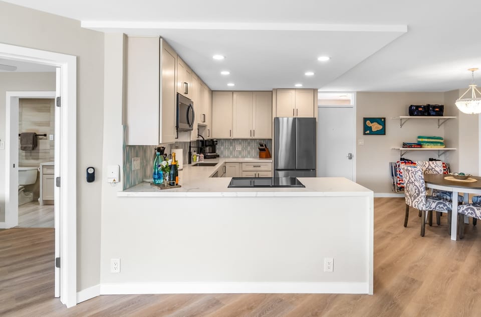 Luxury Apartment | Private kitchen | Full-size fridge, microwave, oven, stovetop