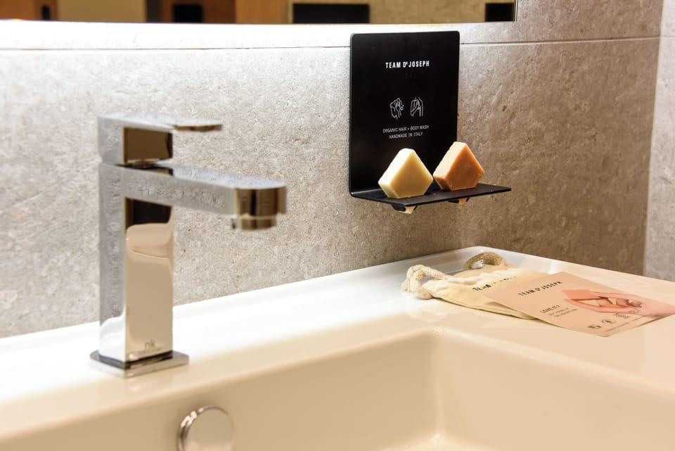 Superior Room | Bathroom | Shower, free toiletries, hair dryer, towels