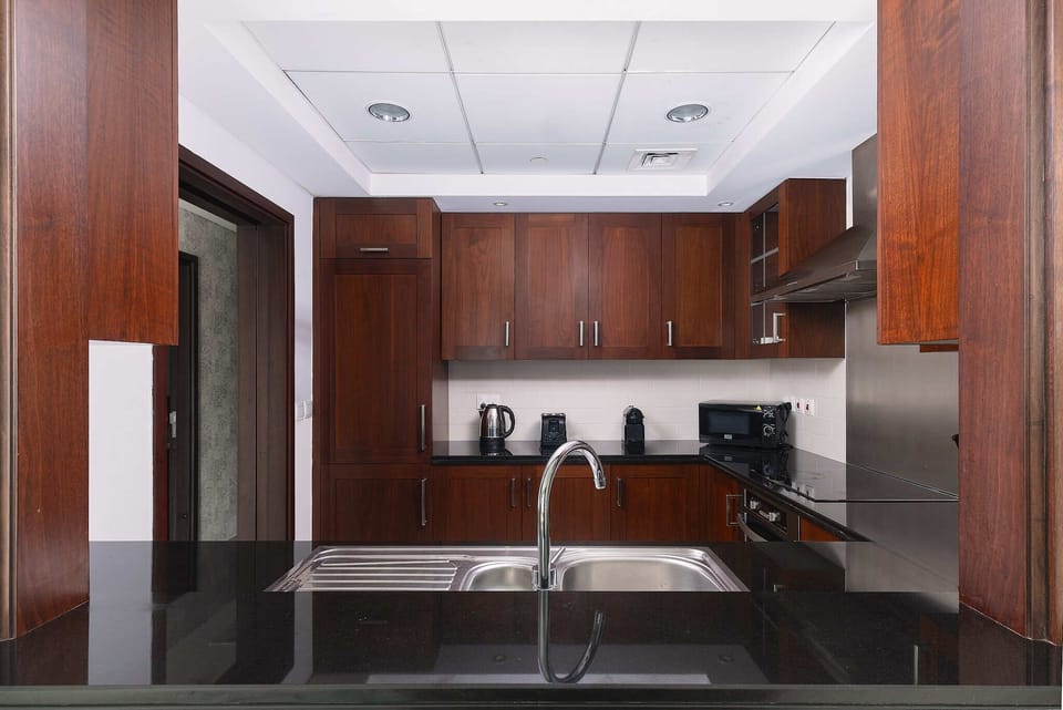 Comfort Apartment | Private kitchen | Electric kettle, cookware/dishes/utensils