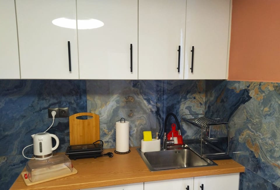 Family Apartment, 2 Bedrooms, Terrace, Garden View | Private kitchen | Electric kettle
