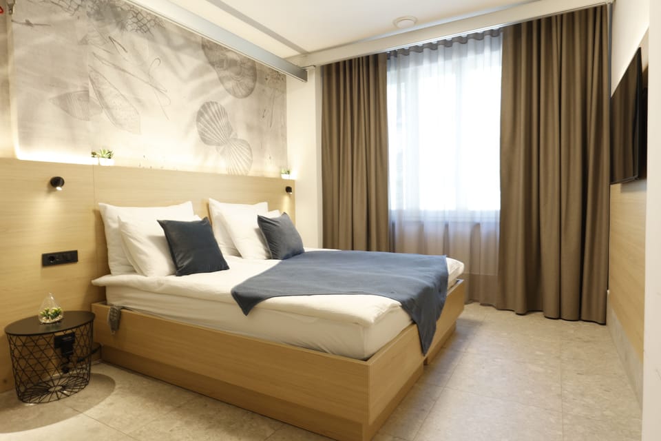 Classic Double Room | Bathroom | Towels