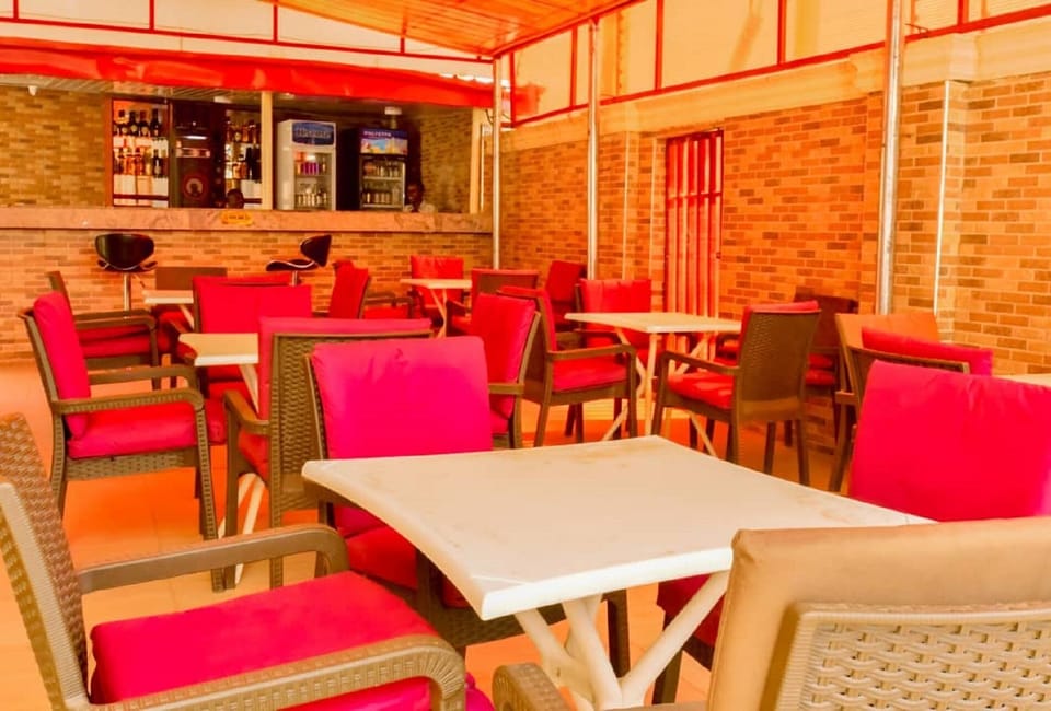 10 bars/lounges