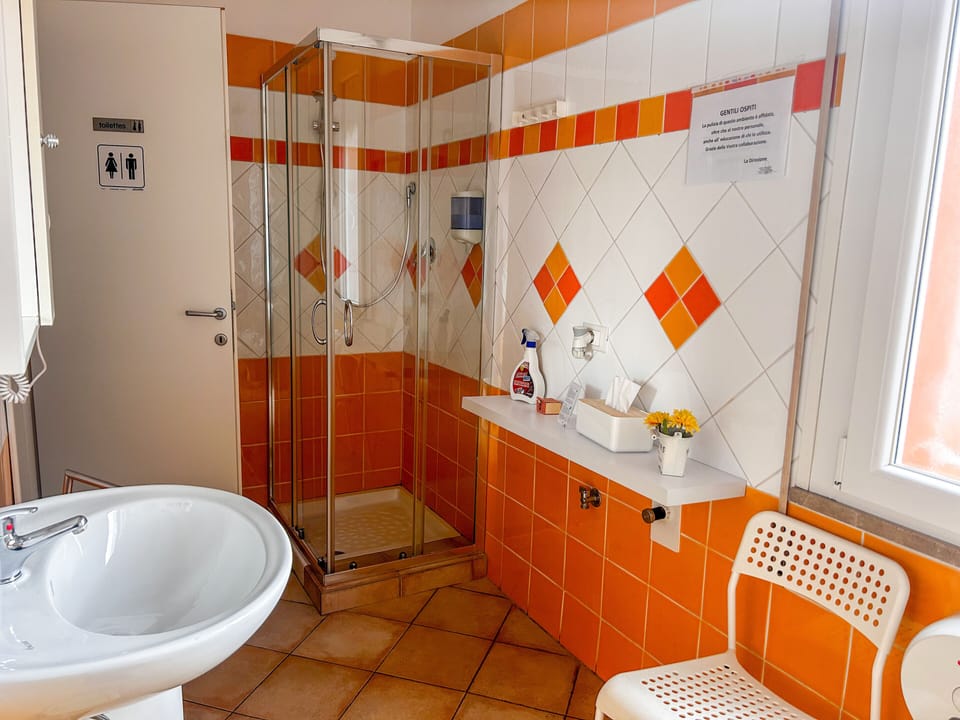 Shower, towels