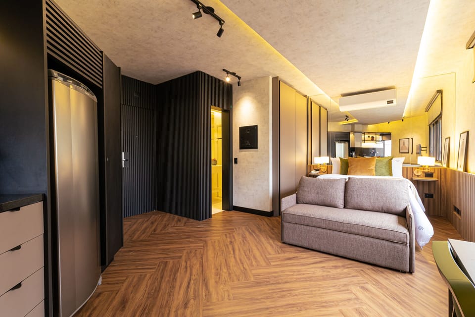 1 bedroom, desk, WiFi (free)