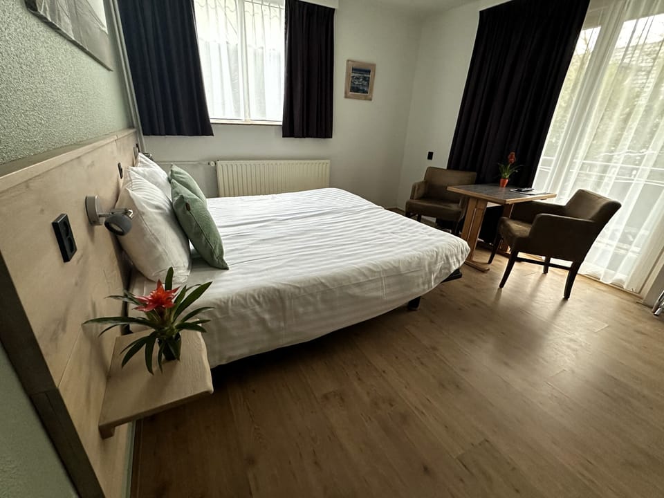 Deluxe Twin Room, Balcony | In-room safe, blackout drapes, free WiFi, bed sheets