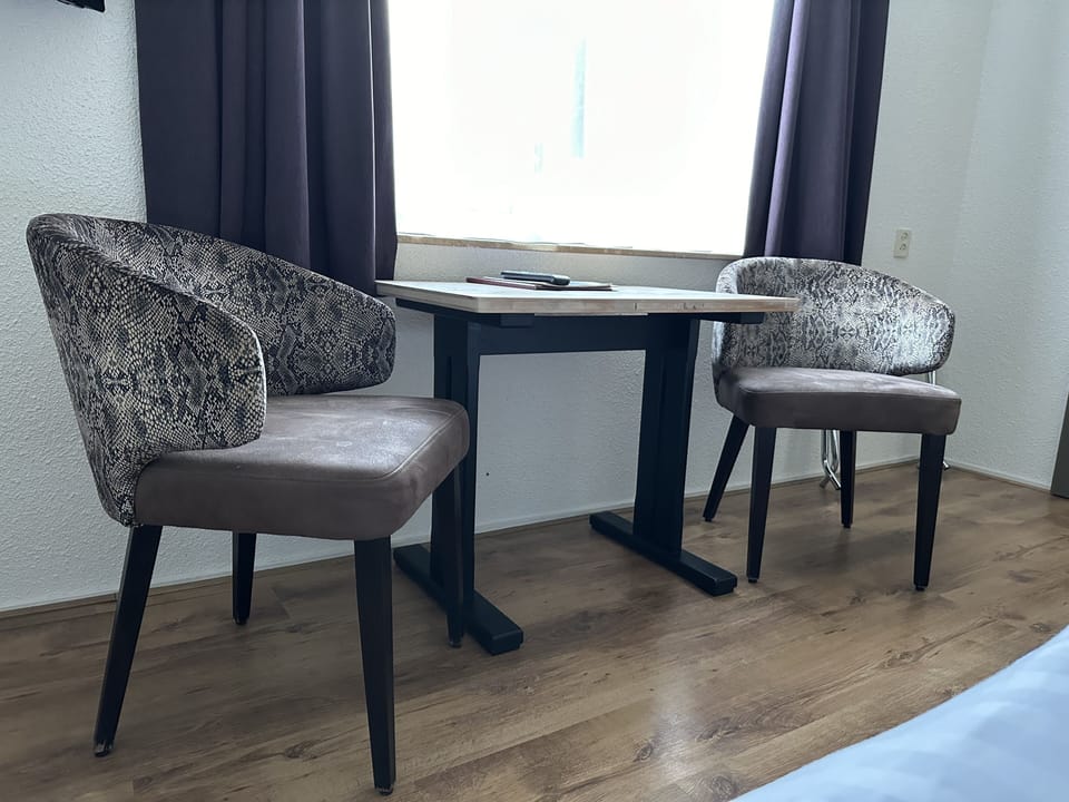 Comfort Twin Room | In-room safe, blackout drapes, free WiFi, bed sheets