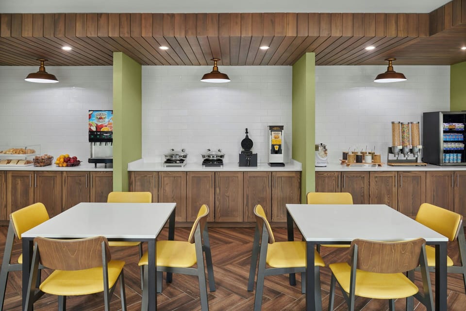 Free daily continental breakfast