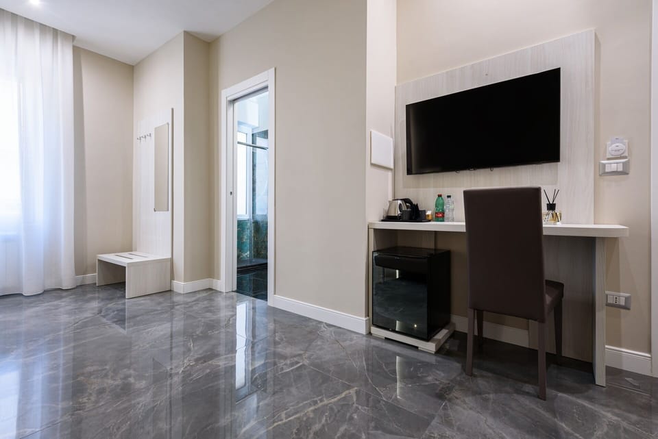 Superior Room | Desk, soundproofing, WiFi (free)