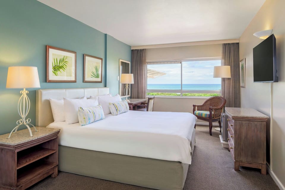 Room, 1 King Bed | Down comforters, minibar, in-room safe, desk