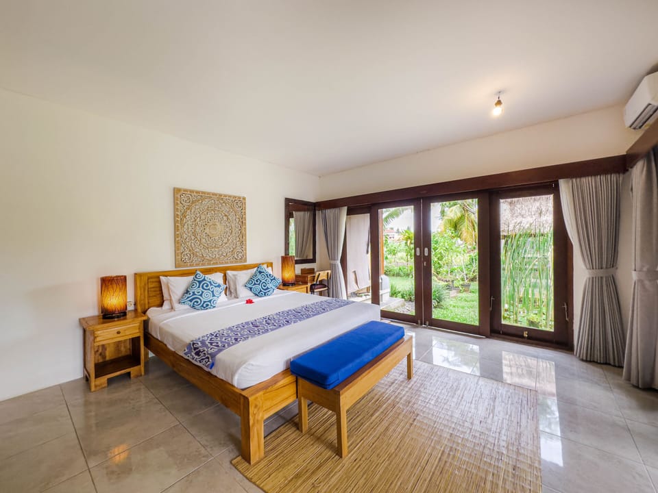 Deluxe Room | 1 bedroom, minibar, desk, free WiFi