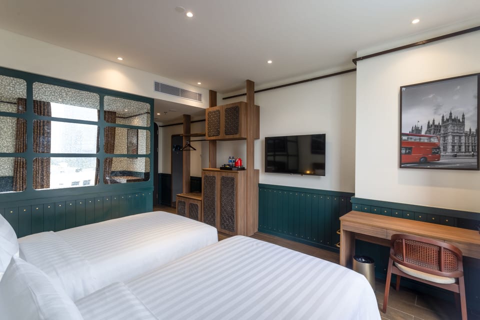 Skyline View Twin | 1 bedroom, in-room safe, desk, bed sheets