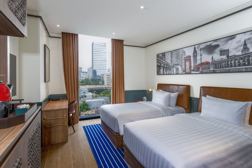 Skyline View Twin | 1 bedroom, in-room safe, desk, bed sheets
