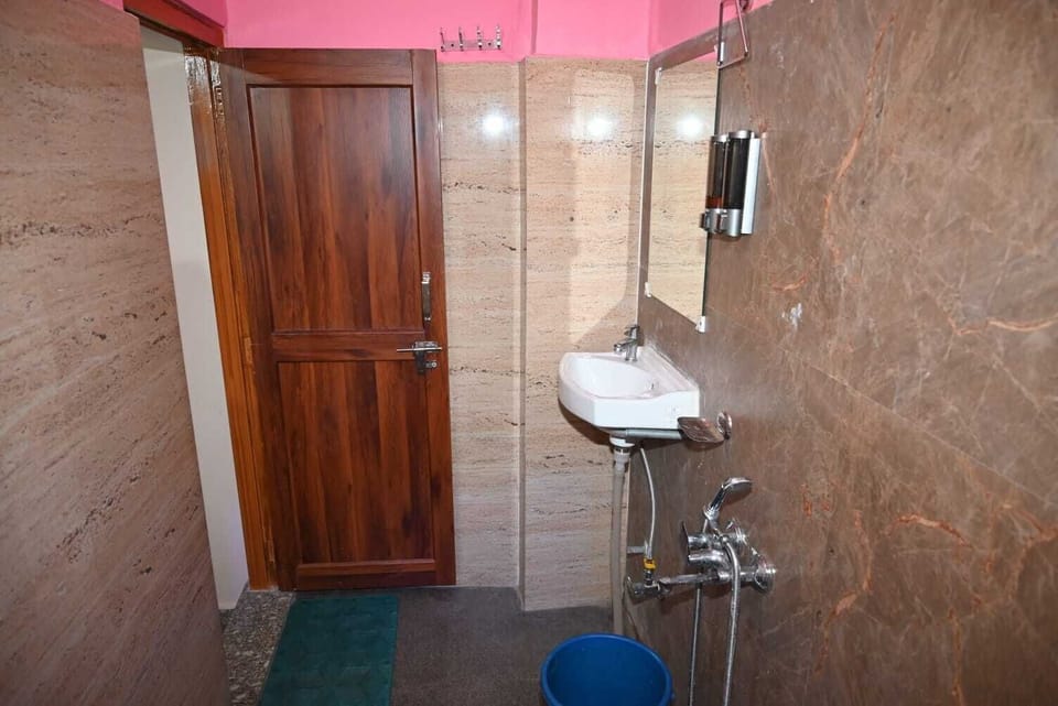 Standard Room | Bathroom