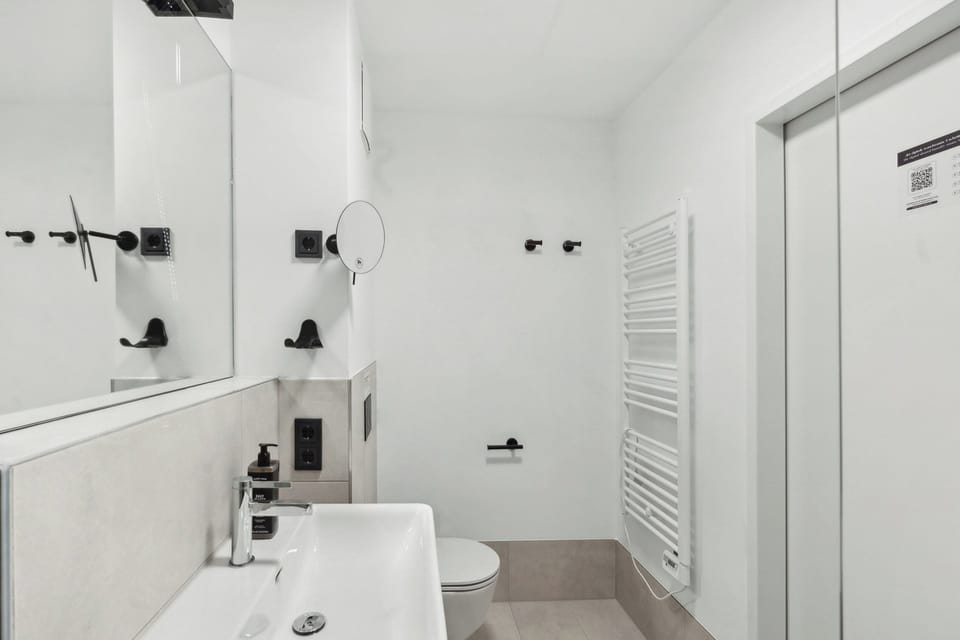 Queen Room | Bathroom | Eco-friendly toiletries, hair dryer, towels, soap