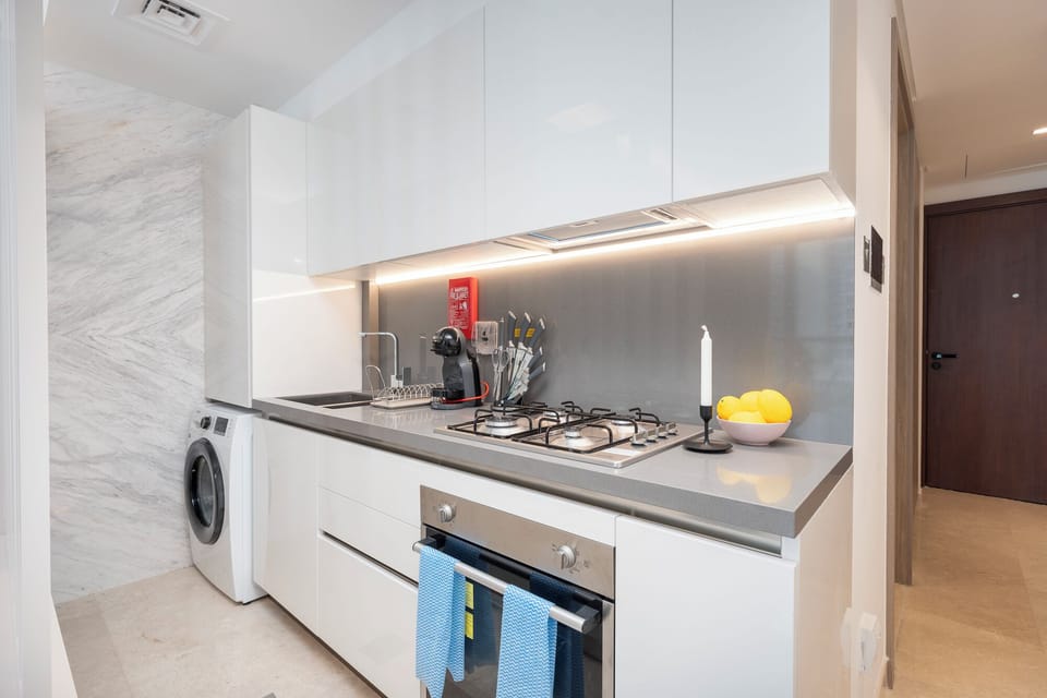 Elite Villa | Private kitchen | Full-size fridge, microwave, oven, stovetop