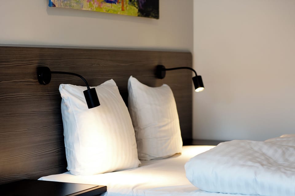 Hypo-allergenic bedding, blackout drapes, free WiFi, bed sheets