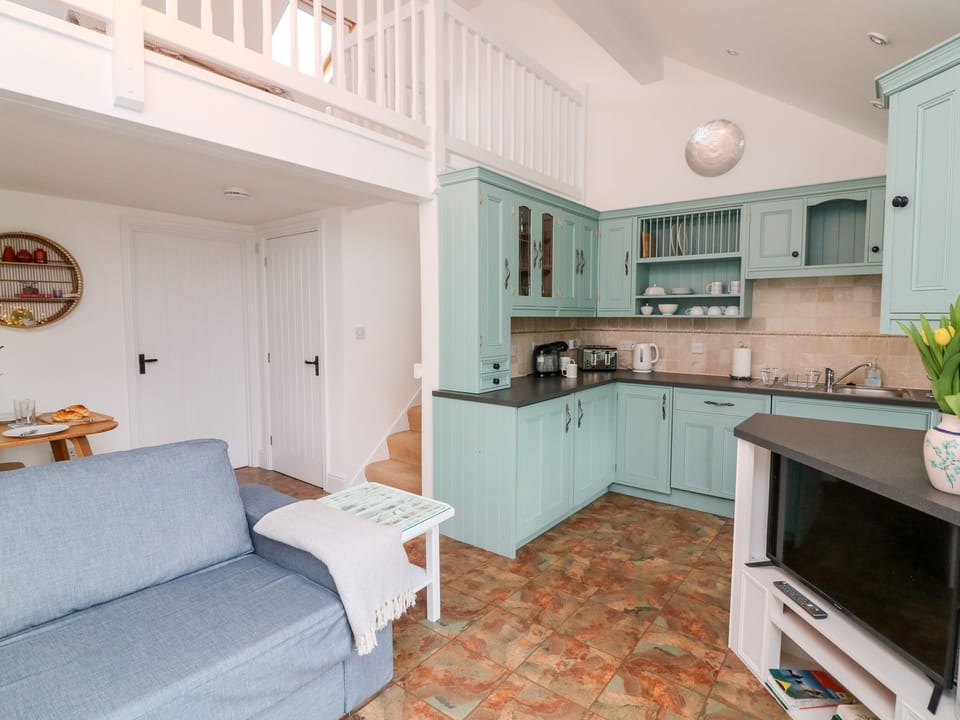 Fridge, dishwasher, cookware/dishes/utensils
