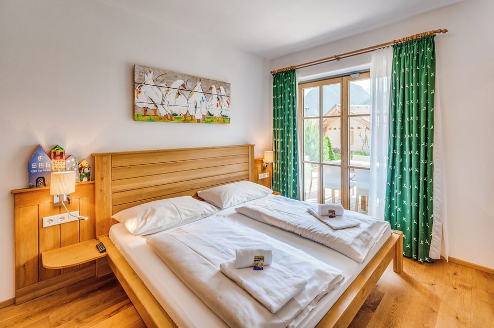 Deluxe Chalet, Mountain View | 4 bedrooms, blackout drapes, free WiFi