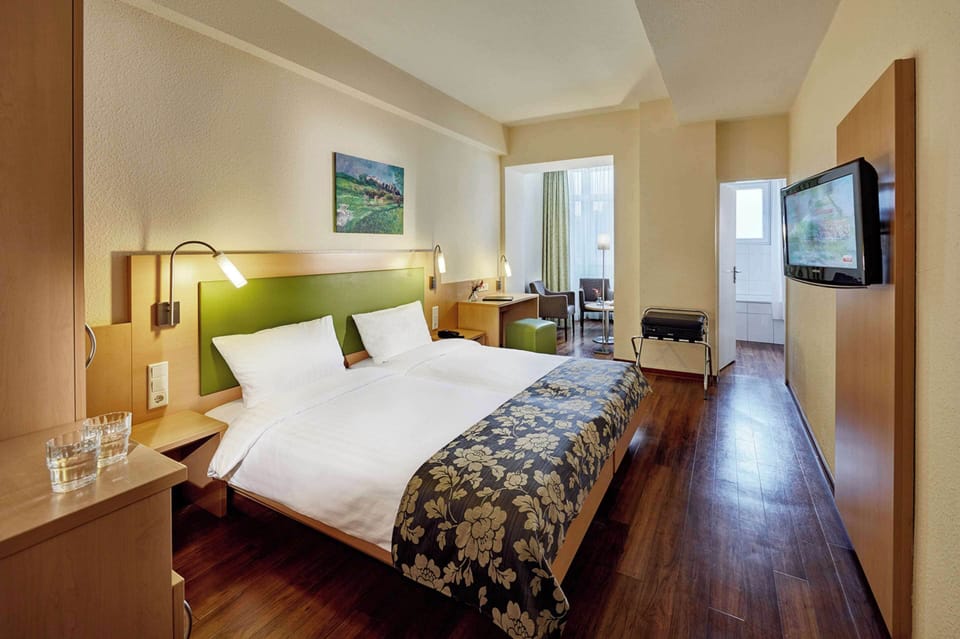 Standard Room, 1 Double Bed (Converts to 2 Twin Beds) | In-room safe, desk, WiFi, bed sheets