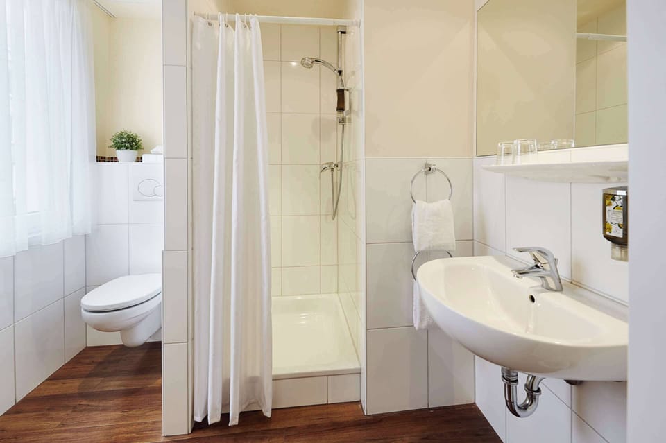 Standard Room, 1 Twin Bed (Shower Only) | Bathroom | Hair dryer, towels, shampoo, toilet paper