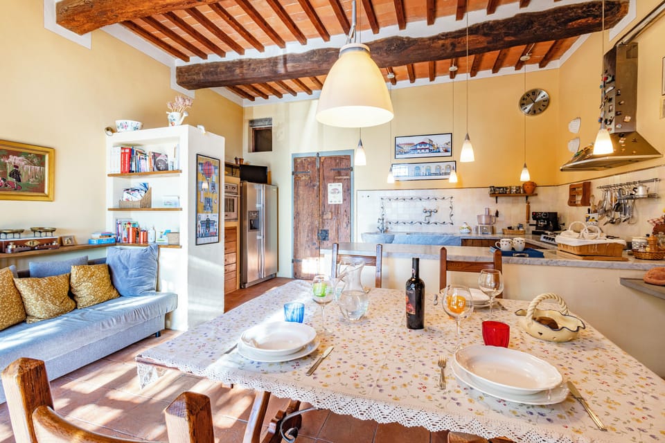 Family House, 2 Bedrooms, Refrigerator & Microwave (Tuscan Home Rignano Private Garden) | Dining