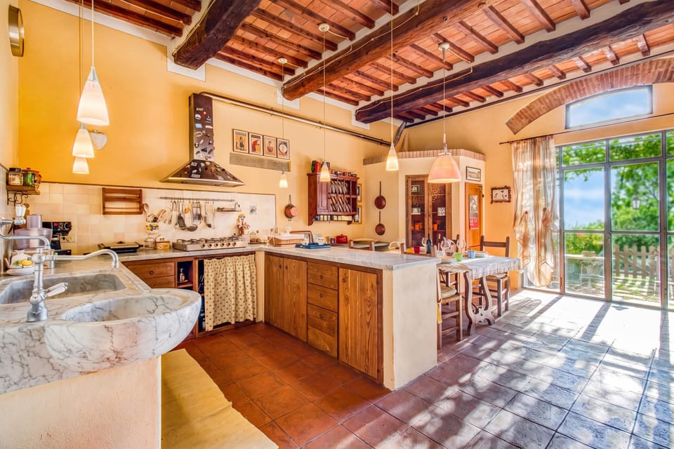 Family House, 2 Bedrooms, Refrigerator & Microwave (Tuscan Home Rignano Private Garden) | Private kitchen