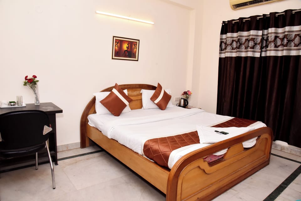 Deluxe Double Room | Individually furnished, desk, laptop workspace, free WiFi