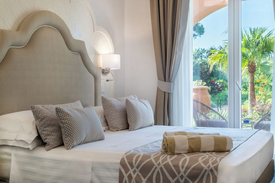 In-room safe, desk, free WiFi, bed sheets