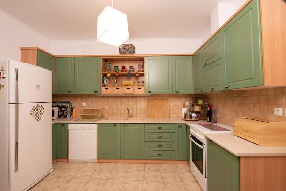 House | 4 bedrooms, desk