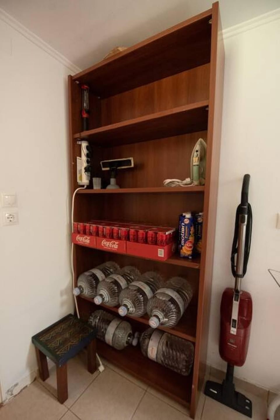 House | 4 bedrooms, desk