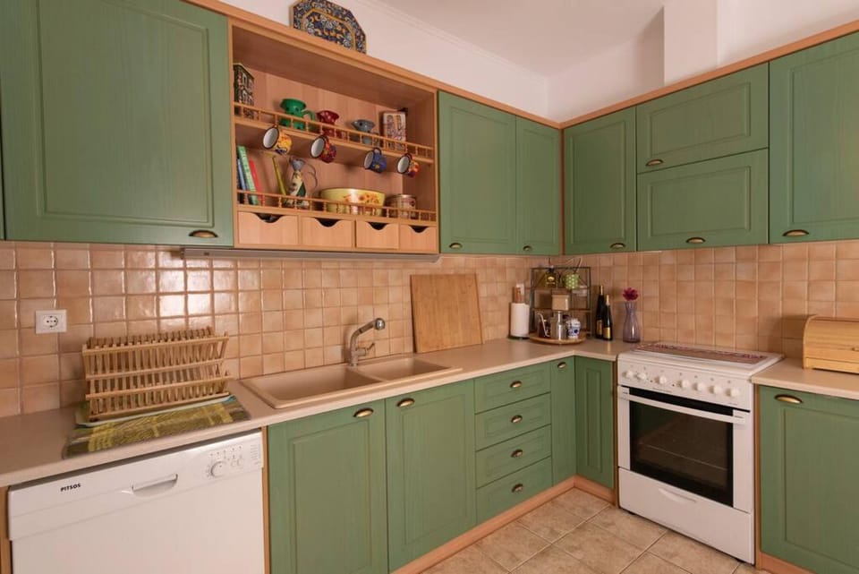 House | 4 bedrooms, desk