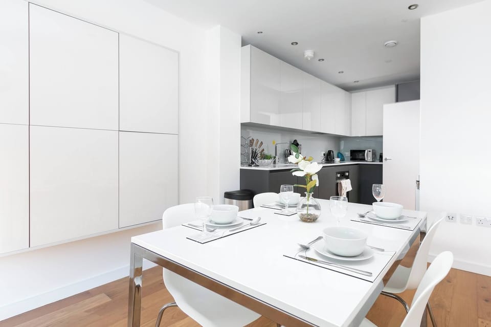 Apartment, 3 Bedrooms | Dining room