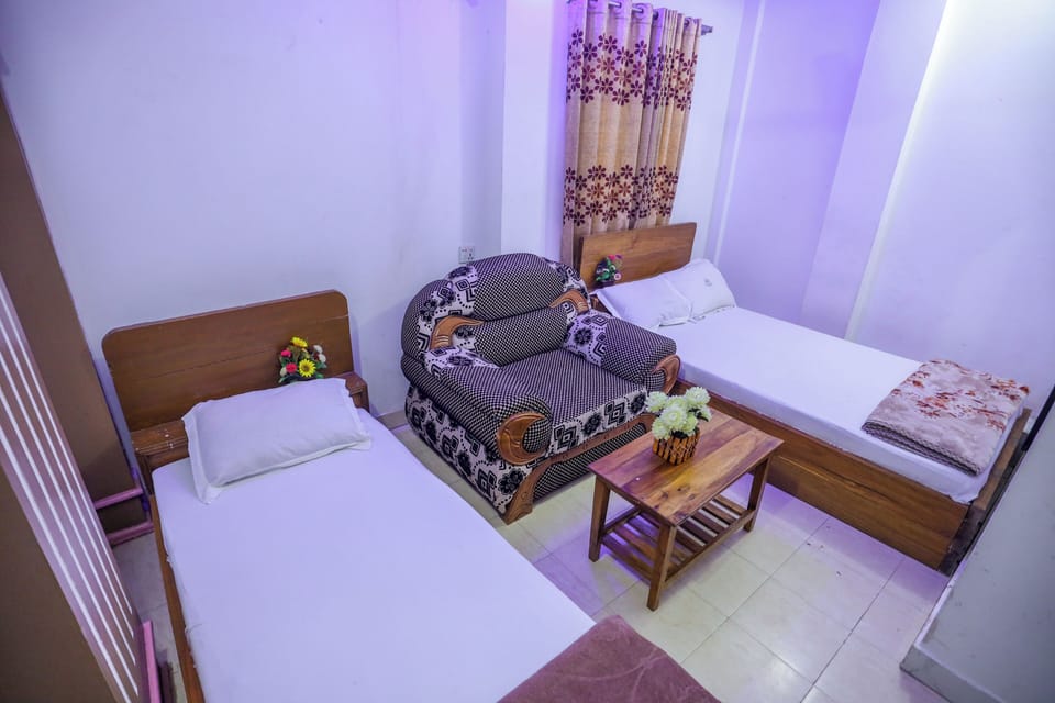 Standard Twin Room | Desk, laptop workspace, free WiFi, bed sheets