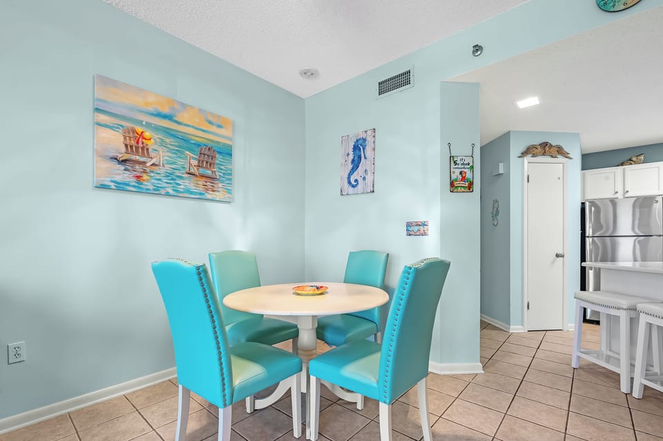 Signature Condo, 2 Bedrooms, 2 Bathrooms | In-room dining