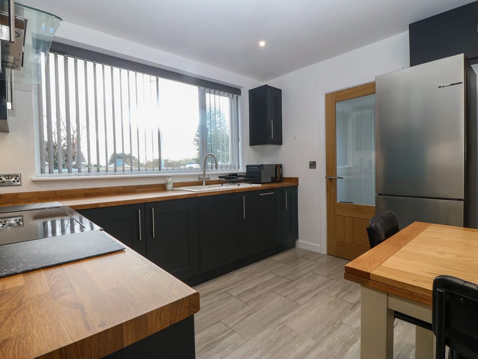 Dishwasher, electric kettle, toaster, cookware/dishes/utensils