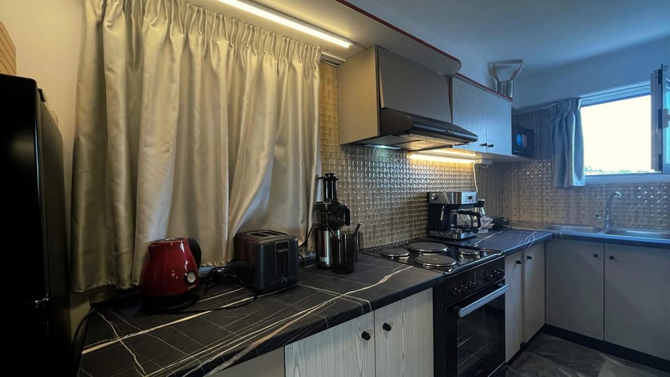 House | 1 bedroom, desk, Internet