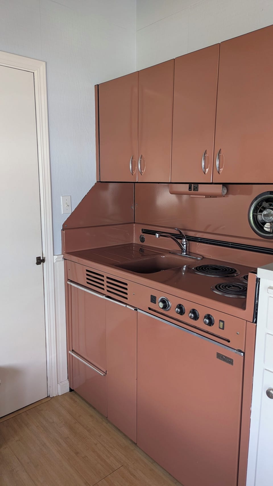 Elite Single Room | Private kitchenette | Coffee/tea maker, microwave