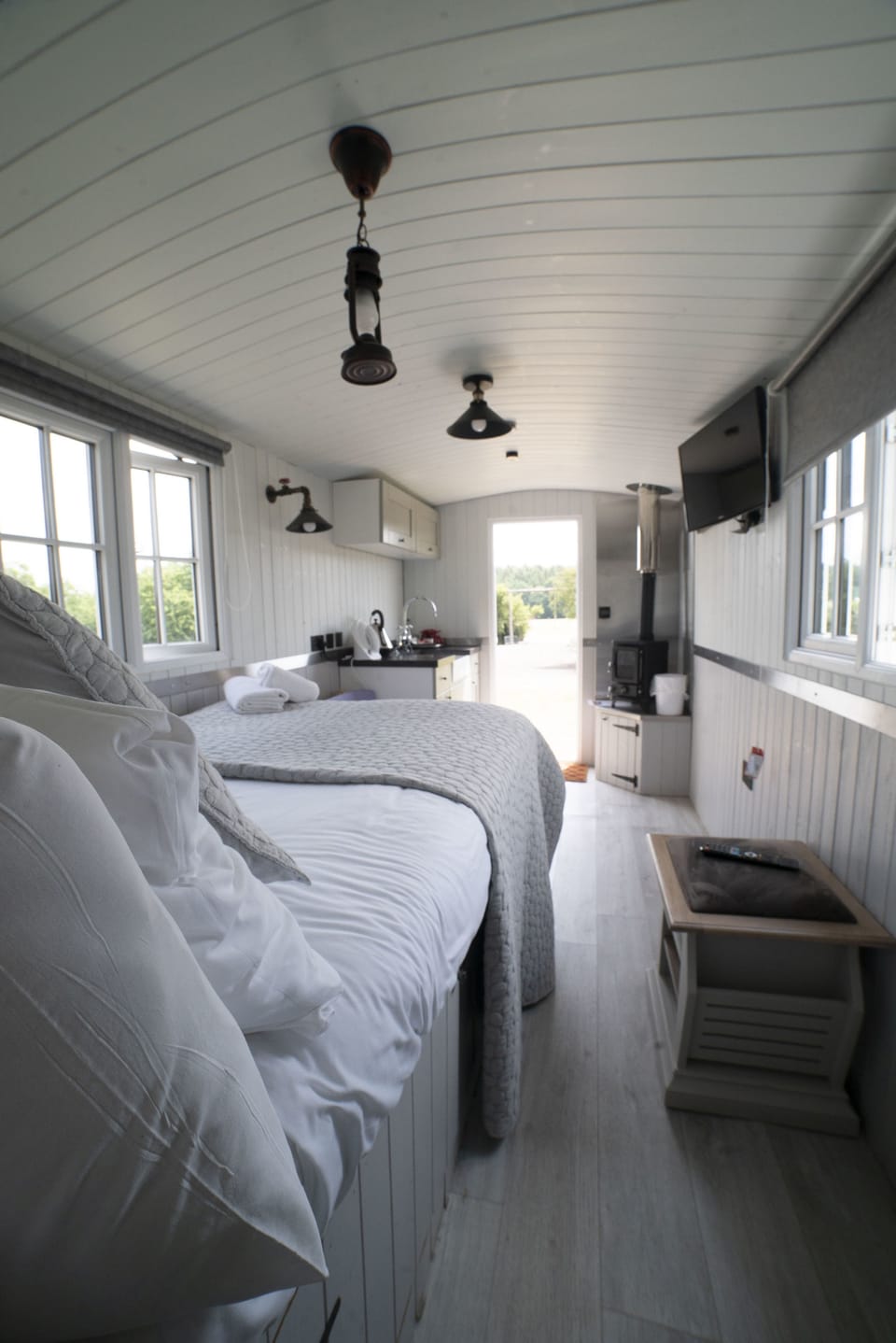 Shepherd Hut | Individually decorated, individually furnished, bed sheets