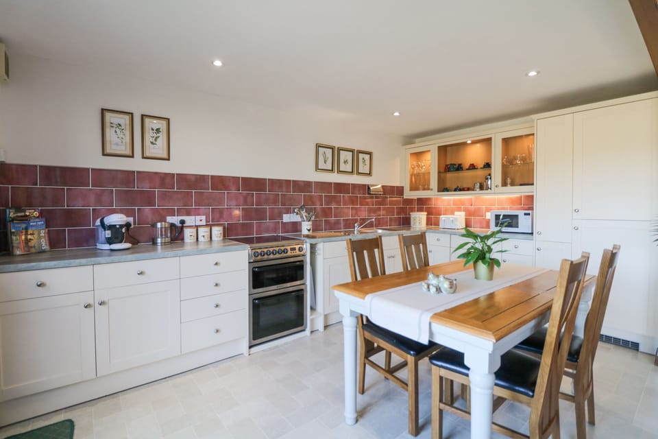 Cottage | Interior