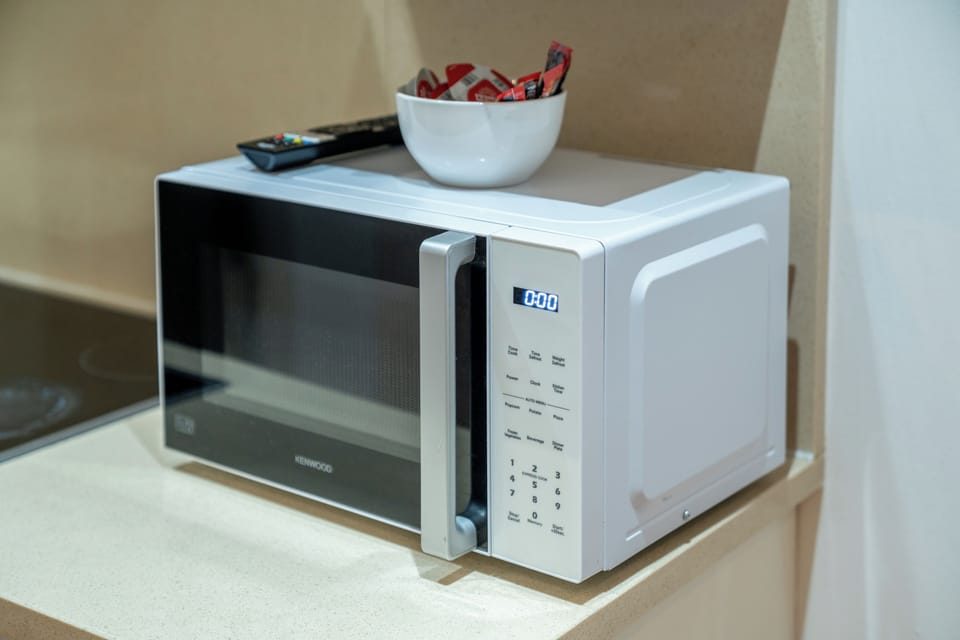 Apartment, 2 Bedrooms | Microwave