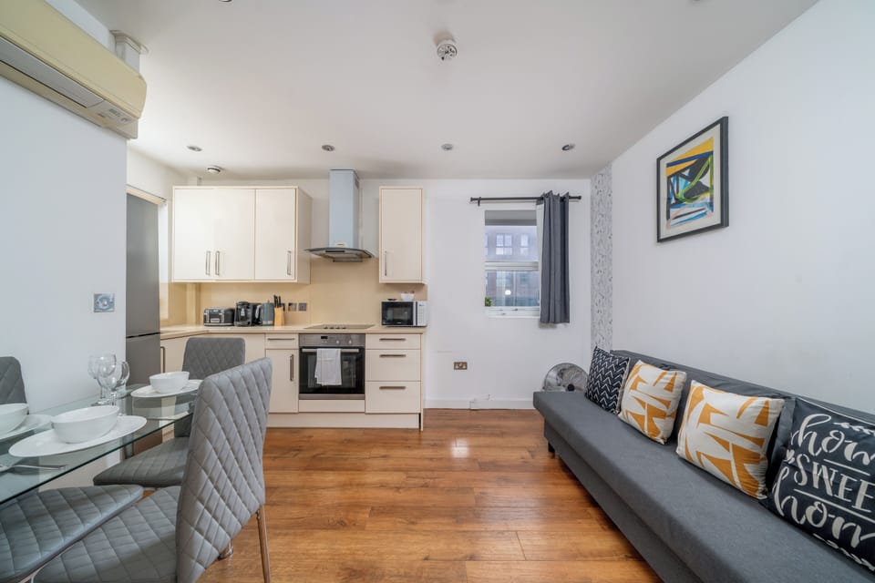 Apartment, 2 Bedrooms | Living room