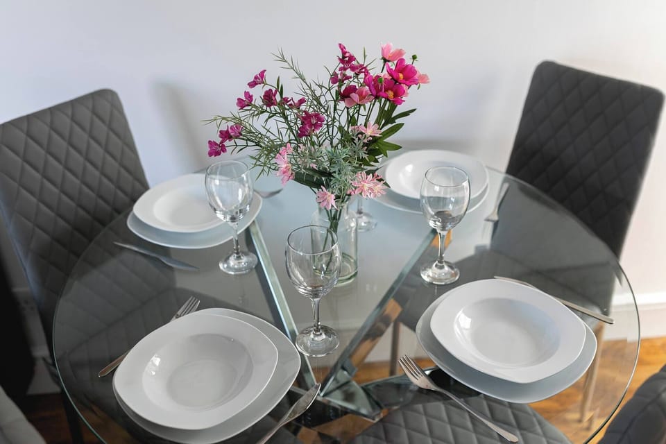 Apartment, 4 Bedrooms | Dining